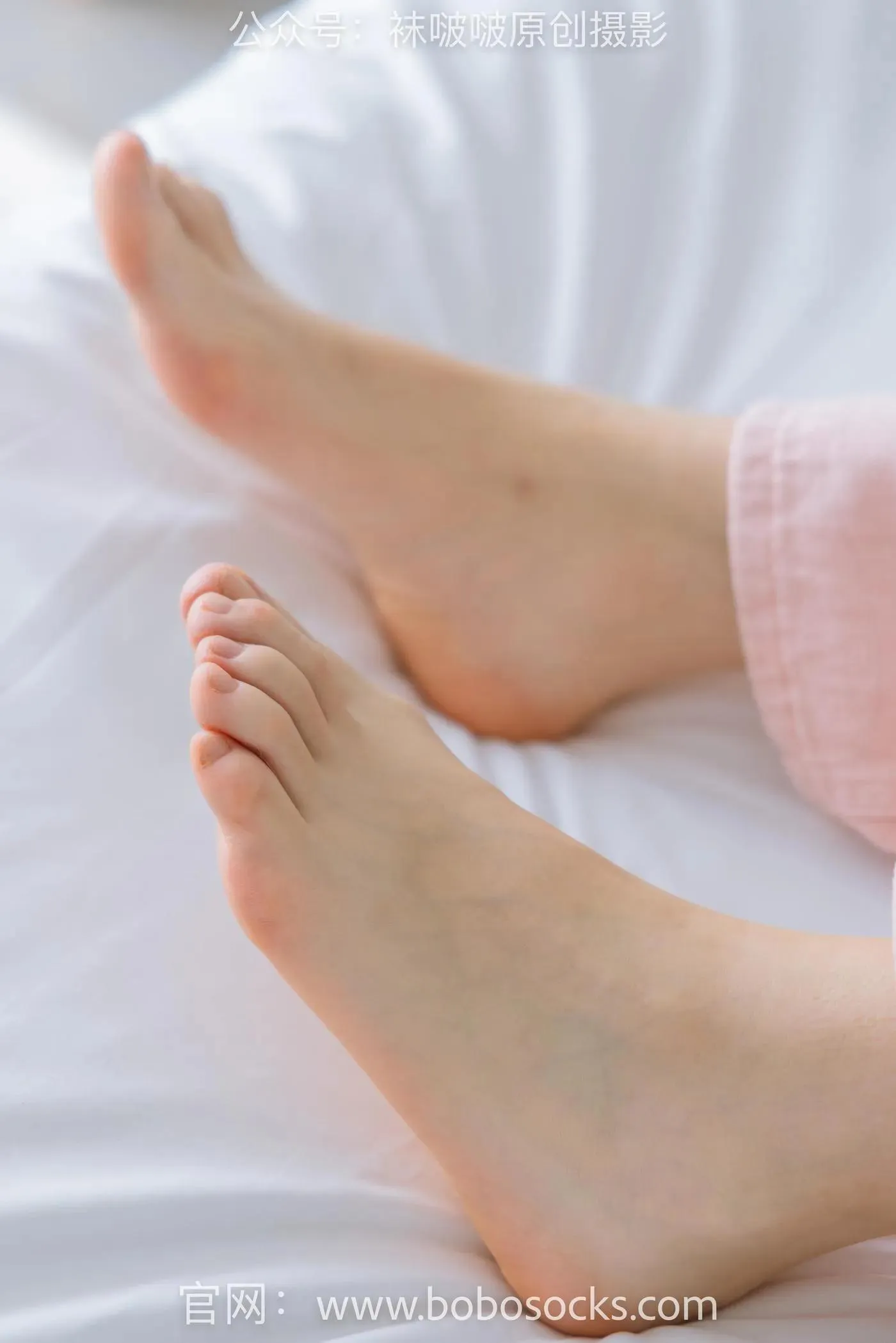 [BoBoSocks袜啵啵]NO.141 周周-运动鞋、白棉袜、裸足 [140P]插图8